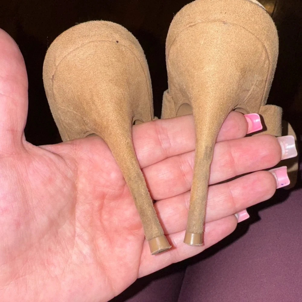 Express Tan Bow Heels‎